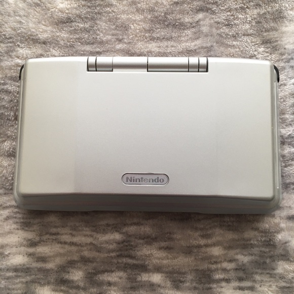 Nintendo DS Bundle includes (9) Games, Stylus, Case and Wall Charger - Picture 4 of 8